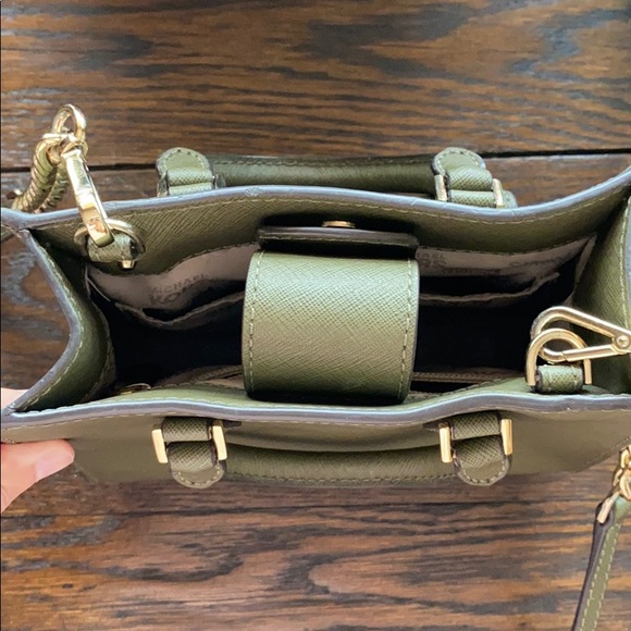 Michael Kors olive mini bag - Picture 7 of 7